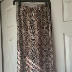 Snake skin pencil skirt. Size: M. Never worn.